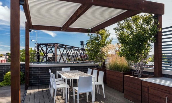 rooftop pergola with diner setting