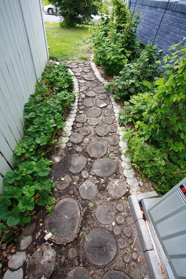 Upcycled Wood Slice Garden Path