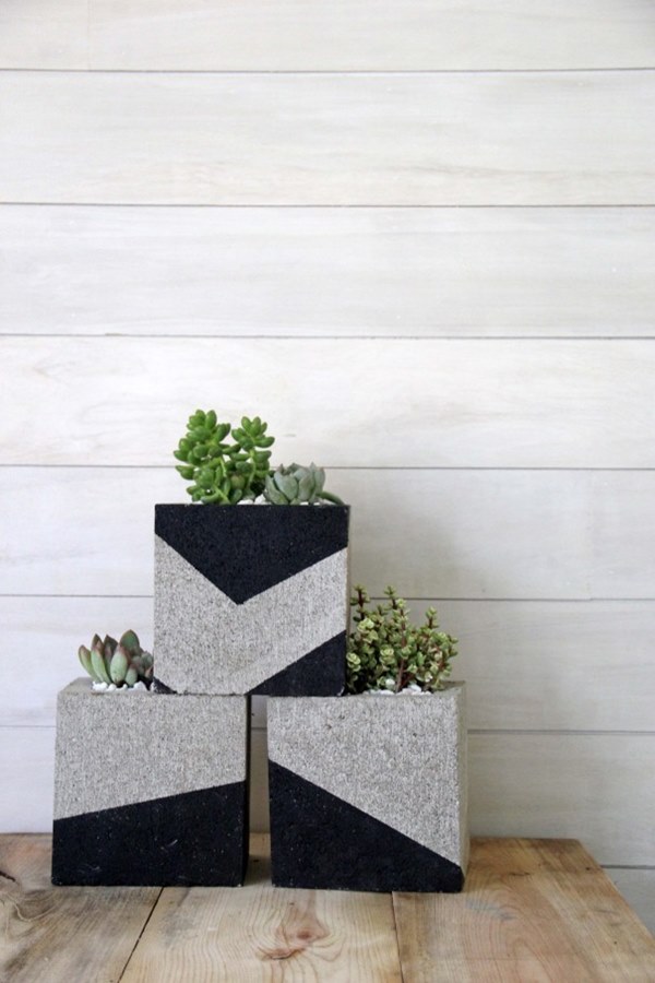 DIY cinder block succulent planter